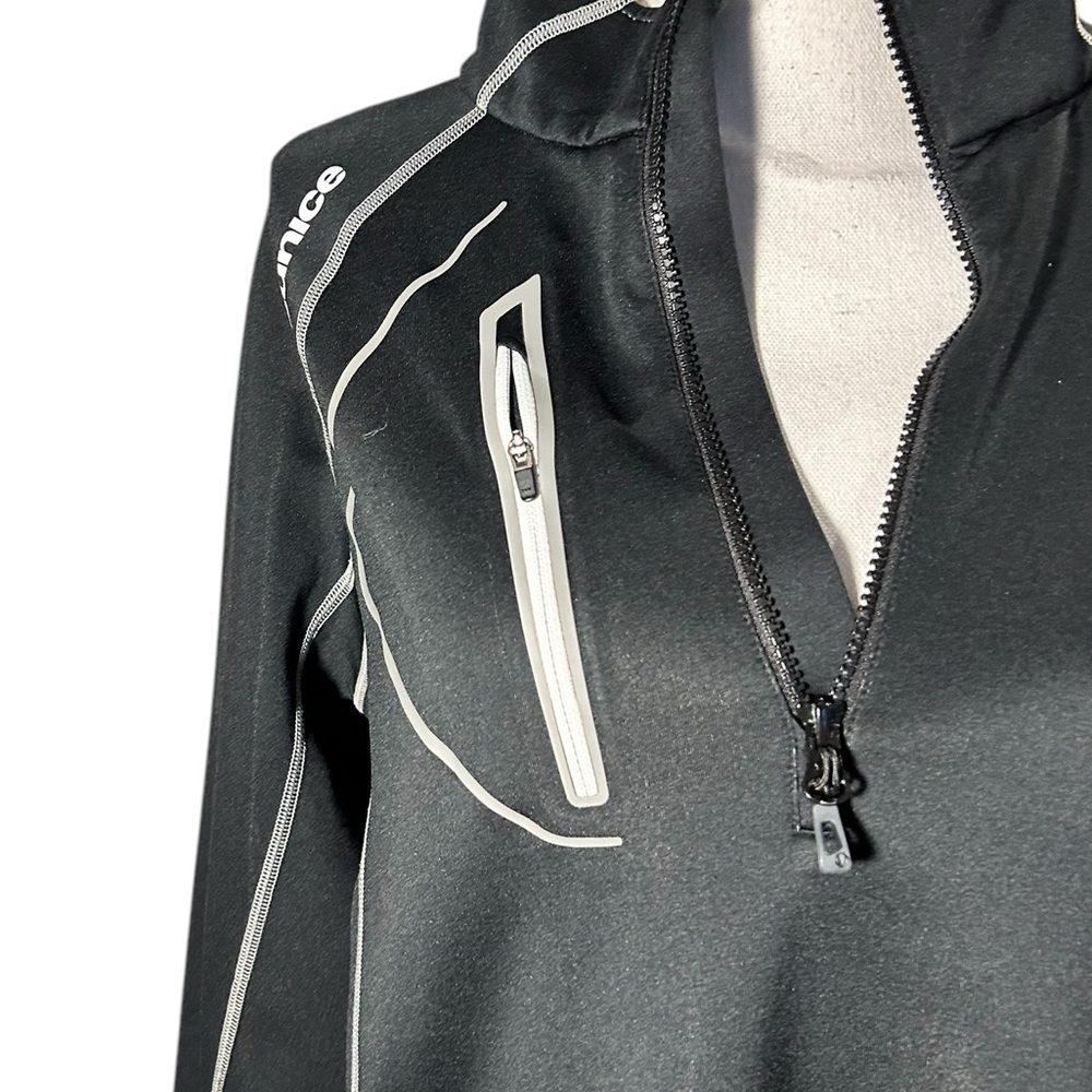❗️SOLD❗️Sunice Womans Sports Lightweight Quarterzip Pullover - Picture 4 of 12
